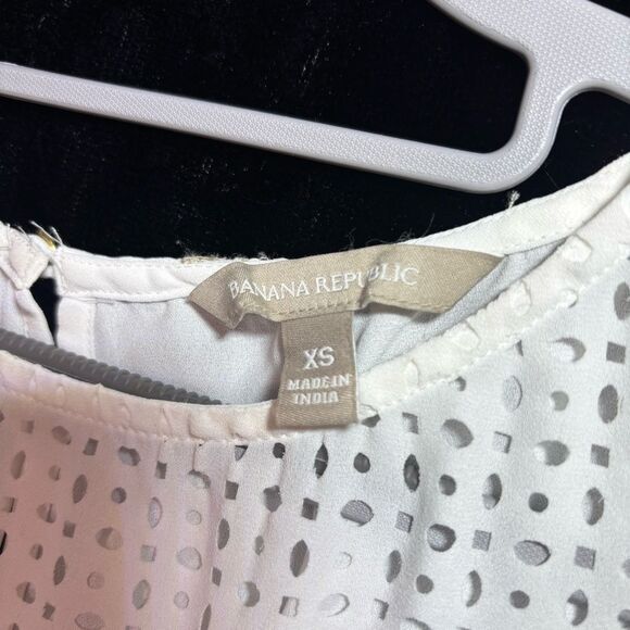 Banana Republic Elegant White Eyelet Short Sleeve Women's Top - Picture 3 of 5